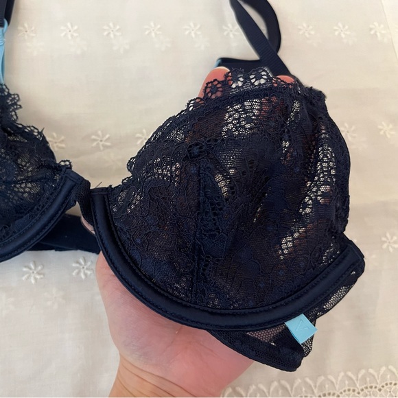 Navy Victoria’s Secret unlined Demi with contrasting straps in 32B - Picture 3 of 5